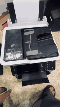 طابعة ابسون 5790 غنية عن التعريف 
عدادها ٤٤ الف 

سعرها ٥٥٠ وبيها مجال بسيط
الشراي يراسلني خاص او 

واتس اب ***********
