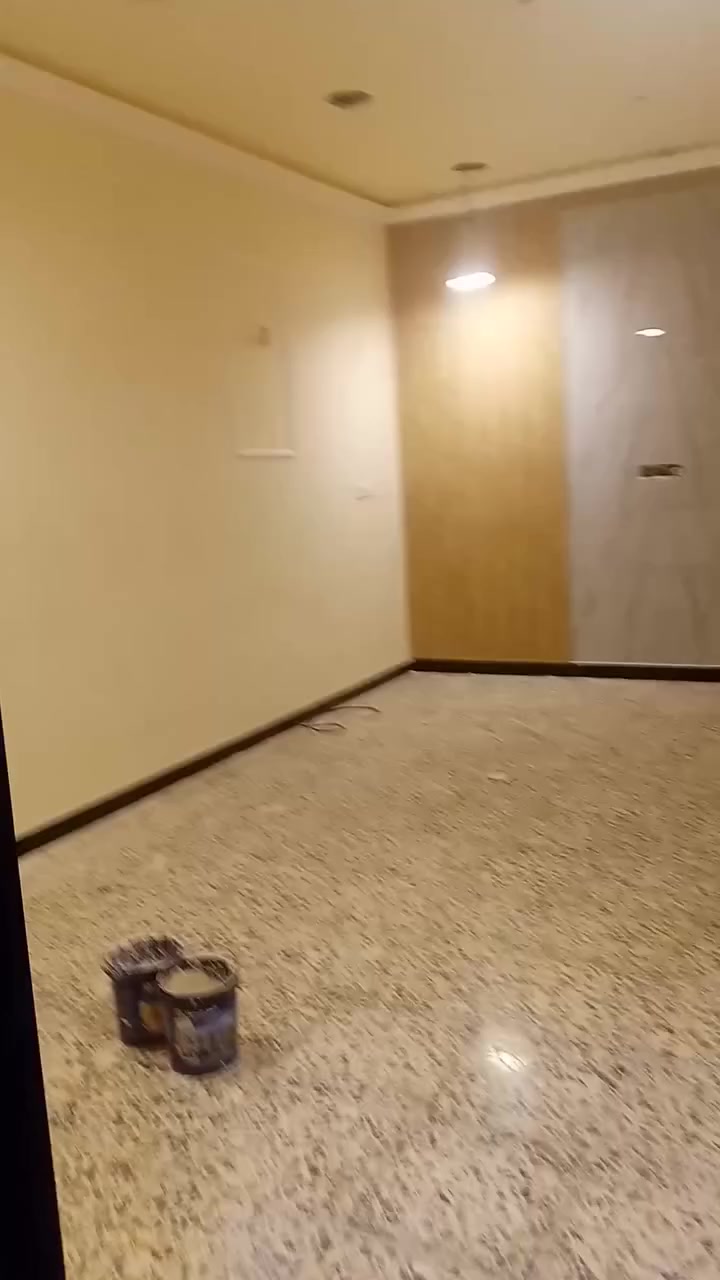 (( صباغ بيوت )) وابواب شبابيك حديد   حاليآ متفرغ
صبغ وتصليح الجدران و معالجه الرطوبه والاملاح.    ترميم عام.          شغل نظيف ودقيق وجبسن بورد. نعمل بكل مناطق بغداد      للتواصل 
***********
