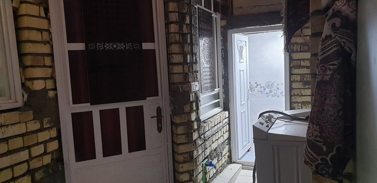 السلام عليكم
دار للايجار طابق واحد السلطان الاول 
غرفة وصالة ومطبخ والارضية صب بدون كاشي
السعر ٣٥٠ 
***********
