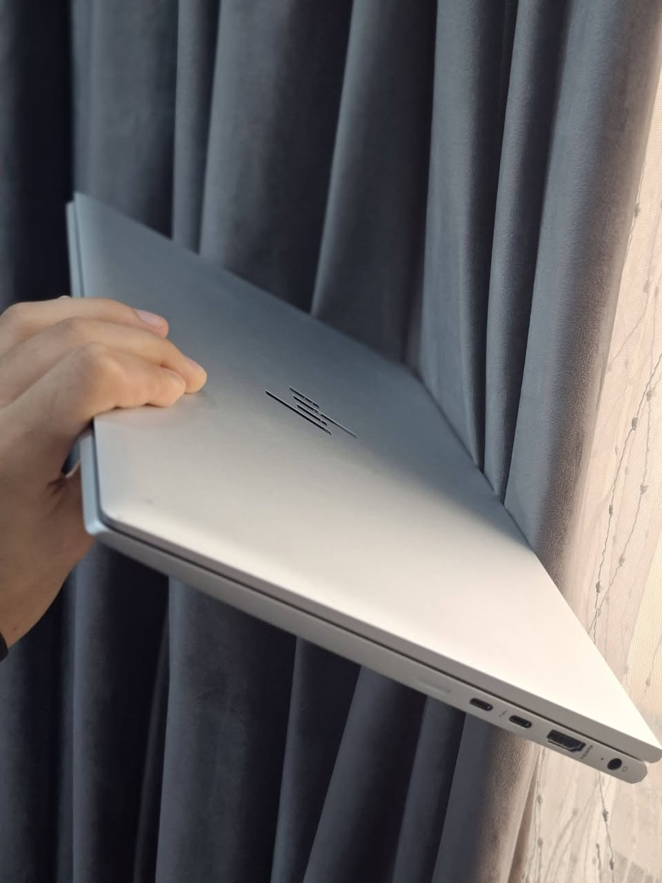 لابتوب للبيع  830  HP EliteBook
(cor i7) 

(Ram  16GB) 

(جيل 10) 

(Hard  512 ssd m2) 

(حجم الشاشة 14 لمس ) 

لابتوب مكفول من كل شي جديد 

سعر (٥٠٠ الف) مجال مكان كركوك 

رقم موبايل :  ***********
