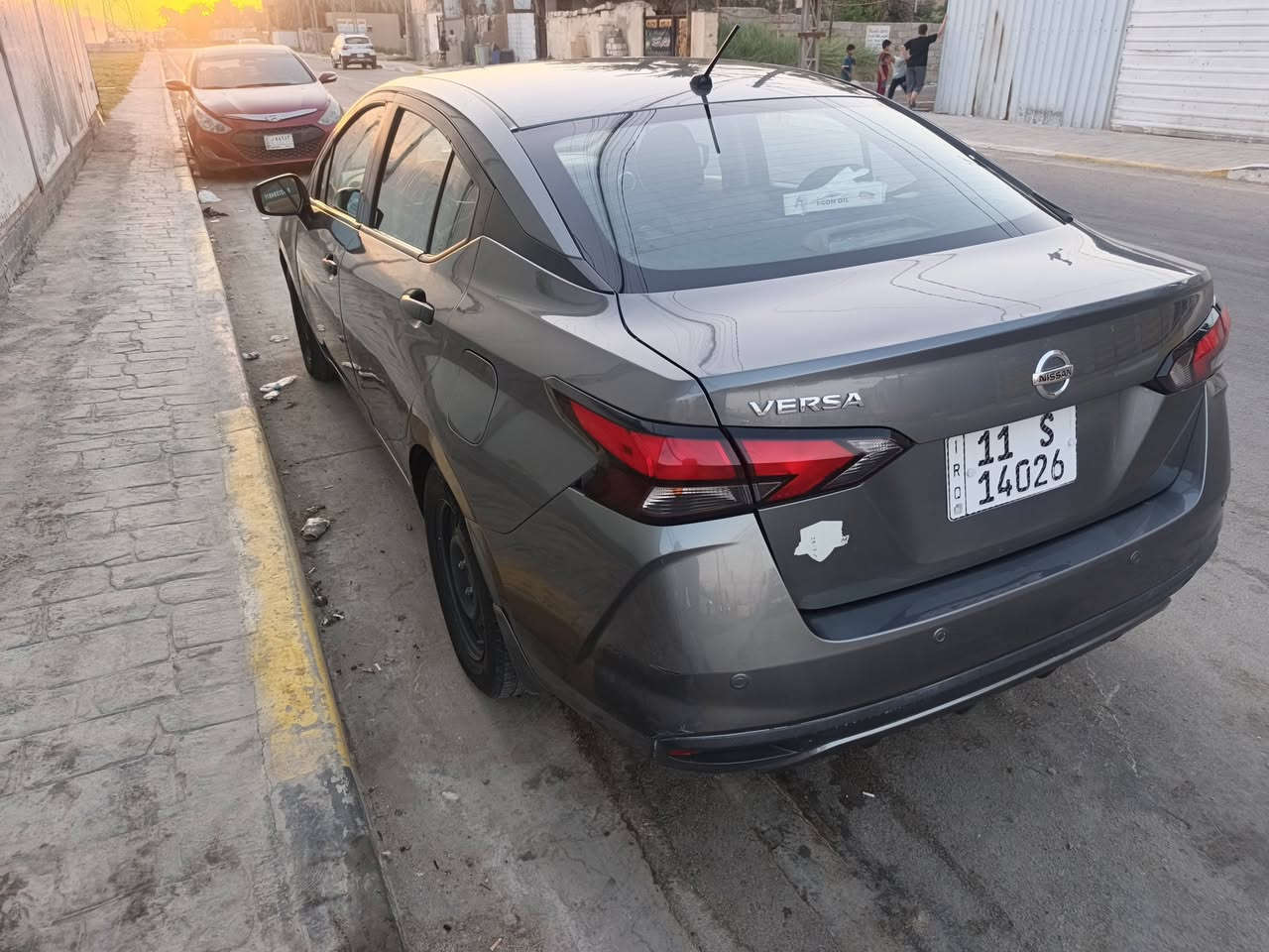 السلام عليكم
فيرسا موديل ٢١ امريكي حادثه مثل ما موضح بالصور السياره بصمه رادار مواصفات( SV ) السياره رجعت عمرته مره ثانيه صبغة الصفحه مال السايق وبيه طخه جاملغ الايسر الخلفي مكان السياره حي تونس 
***********
