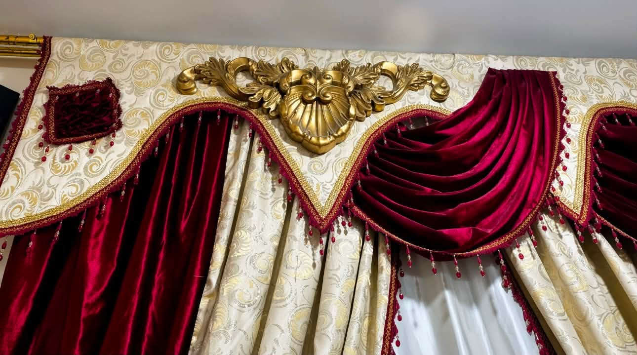 للبيع  بردة ملكية فاخرة
ارتقِ بديكور منزلك مع بردة ملكية بتصميم فاخر يجمع بين الأناقة والفخامة، بخامات عالية الجودة وتفاصيل راقية تضيف لمسة مميزة لأي مجلس أو صالة استقبال.

 المميزات:

* خامة فاخرة وجودة ممتازة.
* تصميم ملكي أنيق.
* ألوان ثابتة وتشطيب راقٍ.
* مناسبة للمجالس وصالات الاستقبال
"متكونة من قطعتين القطعه الاولى ساده بلون اوف وايت والقطعه الثانيه ملكيه بتطعيم ماروني واوف عرضها اربع مترات 

السعر السابق: 550 

 السعر الآن: 250 فقط 
وقابل للتفاوض للمشتري .

 للاستفسار والتواصل عبر واتساب:
***********
