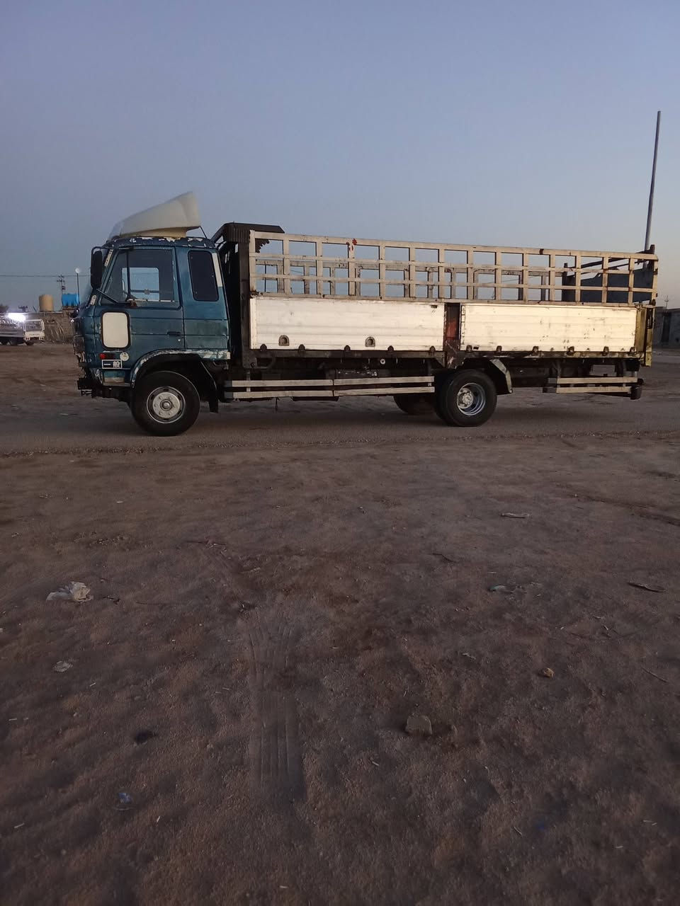 للبيع نيسان عضم 91كفاله عامه م̷ـــِْن محرك سوبر 12ولف  وكير وكسل شاصي 6اله ربع سياره ترايك للبصره سنويه لل28مشروع وطني مكان بابل الشوملي سعر 65وبيه مجال جدن بصيط ***********
