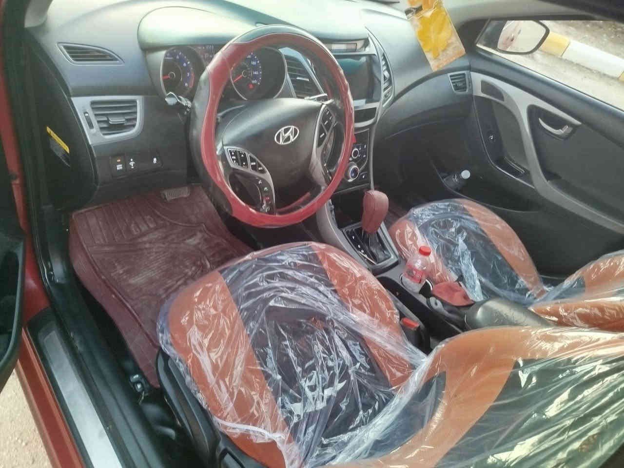 سلام عليكم النتره مديل ١٦ وارد امريكي حادث جاملغ وبنيد رقم بصره دولي مكينه ١٨٠٠ دوش  سياره جديده وجاهزه اي نقص مابيها كله شغال سياره فول مواصفات السعر ١٠٥ مكان السياره قضاء القرنه ***********
