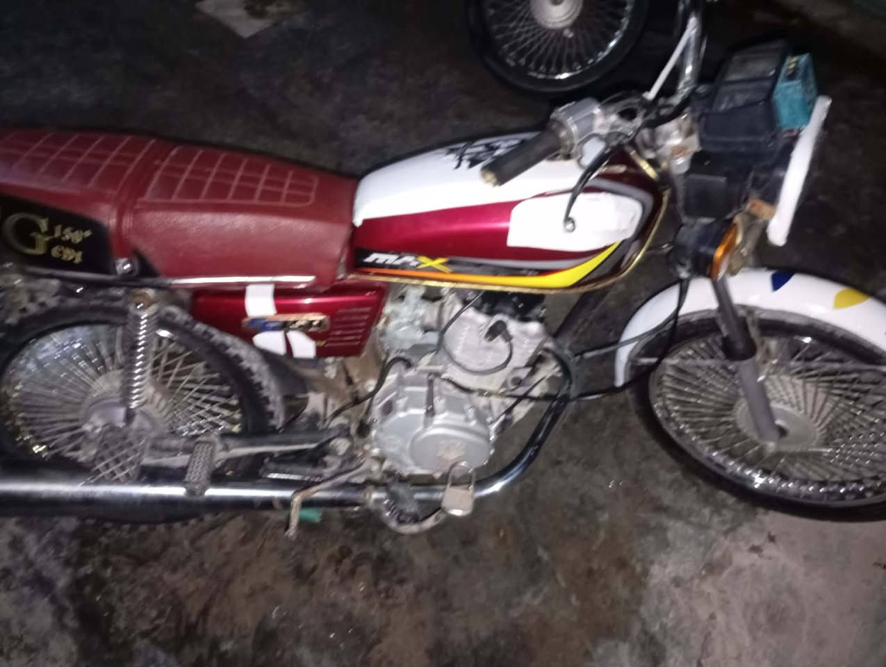 سلام عليكم ماطور للبيع موديل 23 كير ومحرك جدد كهربائيات شغاله اوراق بي وحده ماطور تايرات جدد *********** المكان حلولاء السعر ٤٥٠ بي مجال
