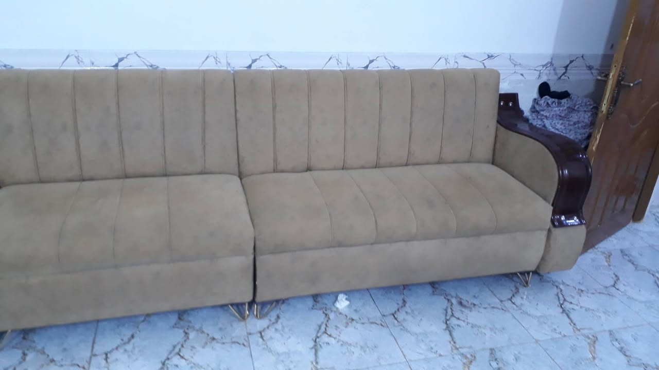 ١٩ مقعد نظيف بدون اي ضرر سعره  ٦٠٠ عنواني نجف حي الشهداء***********
