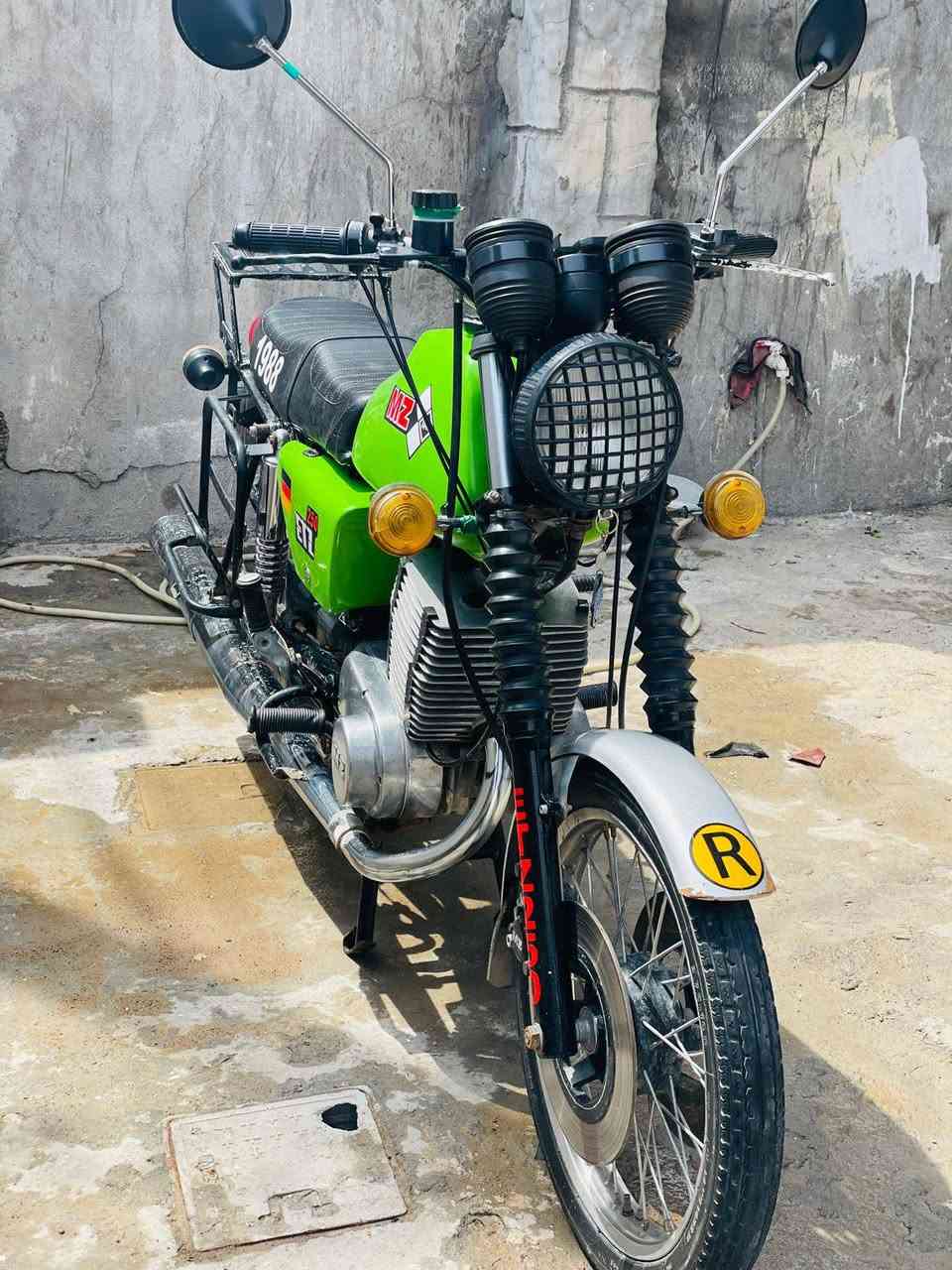 سلام عليكم ماطور  للبيع اصولي رقم وسنويه تحويل ثاني يوم كلشي ما ناقصه شاصي مابي قطره لحيم فقط الخشم مكينه تجفيت جديد  كصه 5 كهربايات كله شغاله
مكاني واسط عزيزيه 
***********
