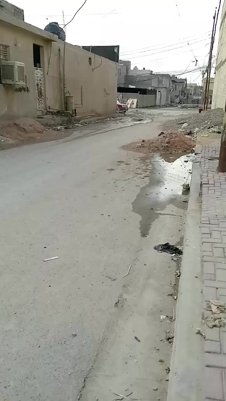 السلام عليكم بيت للبيع منطقه حي الكوفه 100
متر للتواصل هاذا الرقم ***********
