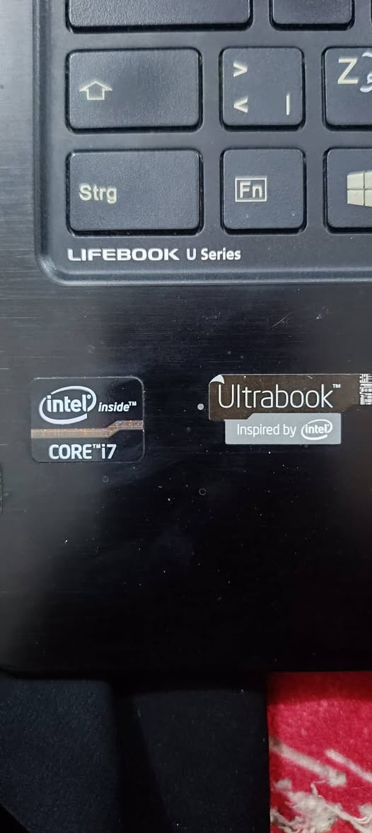 للبيع: او مراوس ب جهاز ايفون لابتوب  Fujitsu ياباني (نحيف وخفيف جداً) 💻✨
الجهاز نظيف وممتاز جداً للدراسة، التصفح، وإدارة الأعمال المكتبية والصفحات بسرعة وسلاسة.
​⚙️ المواصفات باختصار:
​المعالج: Intel Core i7 (الجيل الرابع) ⚡
​الرام: 8 جيجابايت.
​الهارد: SSD  256 جيجابايت (سريع جداً في فتح الجهاز والبرامج) 🚀
​النظام: ويندوز 10


**إذا كنت صاحب هذا الإعلان وتريد حذفه لأي سبب، رجاءا أرسل رسالة إلى الدعم الفني**