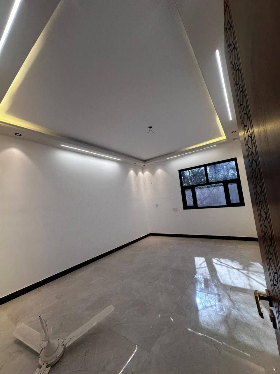 سلام عليكم
بيت للبيع مساحة 350 متر جنس العقار طابو سند ٢٥
الوجه 10 نزال 35 م موقعة بغداد الراشدية نزلت جمال السمكري تبليط للباب يبعد عن الفلكة مال راشدية ٣ دقايق
للستفسار الاتصال عبر الرقم التالي
***********
