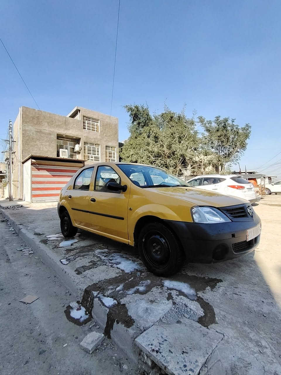 السلام عليكم من رخصة الادمن المحترم رينو٢٠١٧رقم بغداد الدولي الجديد مكفولة من الحادث عدى شبرين صبغ صدر أمامي وخلفي جديد تخم تاير جديد باور استيرن
محرك ابلادي السعر ٥٧ وبيها مجال بسيط مكان السيارة بغداد ***********
