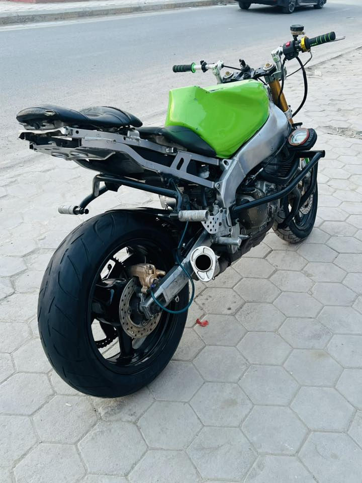 سلام عليكم كوسكي 2004 دراجه مال لعب دراجه خير من الله مكينه خرسه شرط علا الفصله بيه استيرن اصلي 4 قطع مكان بغداد
تخم تاير جديده بكره 65 السعر اتصال ☎️ 

‭0771 169 2245‬
