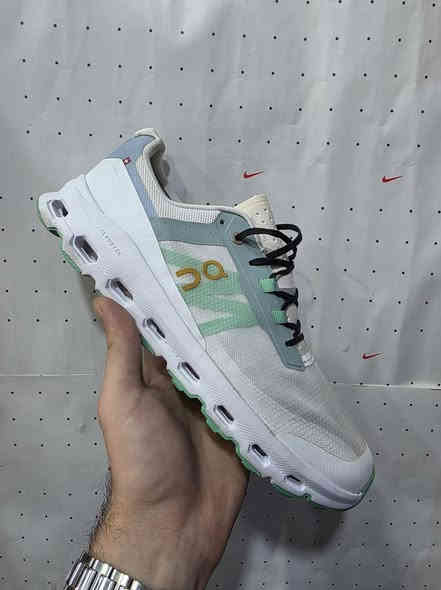 قياس 44  و   44.5
***********
