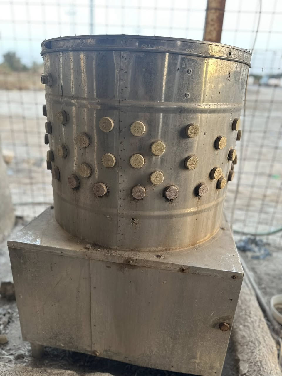 مكائن تنضيف دجاج عدد ثنين للبيع شغلات على الفحص  بس وحده بيها كسر بل الصينيه 
مكاني سماوه 
رقمي ‭٠٧٨٤ ٩١٨ ٤٢٧١
