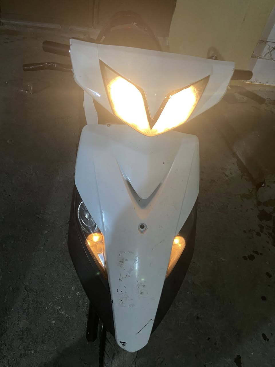 سلام عليكم (دراجه ثعلب للبيع )الكهربائيات كلهة شغاله سلف هندر الايتات الماميه شغاله وليوره شغاله  (لدبلات امامي خلفي شغال التايرات جدد .بريكات امامي خلفي)قفل جنطة قفل ستيرن قفل الجوزه كلهن شغالات). اوراق كامله 
(الدرجه خير من الله بس صار بيهة بكن فقط ) 
لتواصل واتساب (***********) المكان بغداد صليخ السعر 400 وبيهة مجال حك الجيه 
والدراجه شغاله
