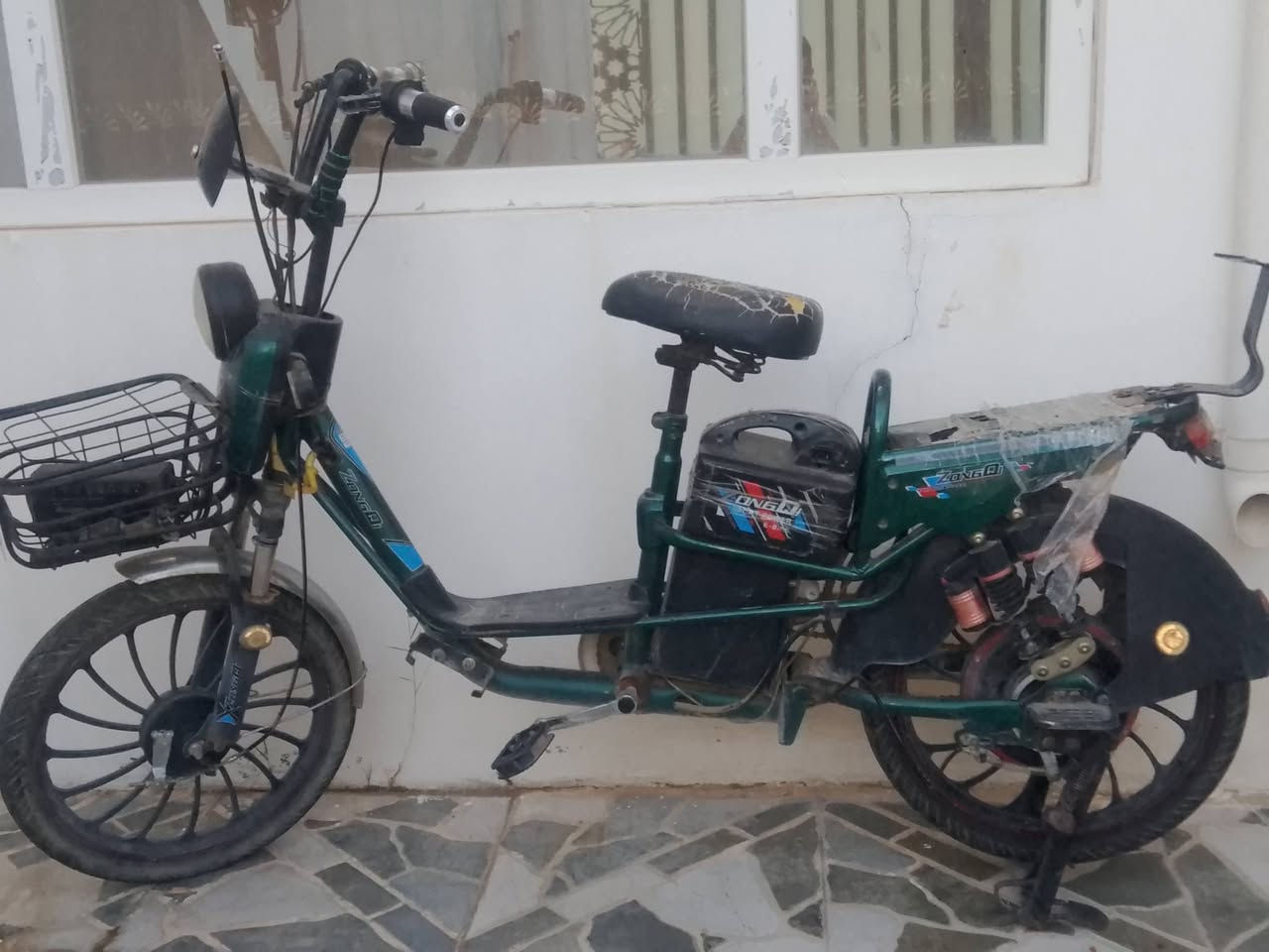 باسيكل شحن نظيف بطاريه جديد مع جهاز شحن جديد بشرطه نظيف للبيع ١١٠
رقم ***********
