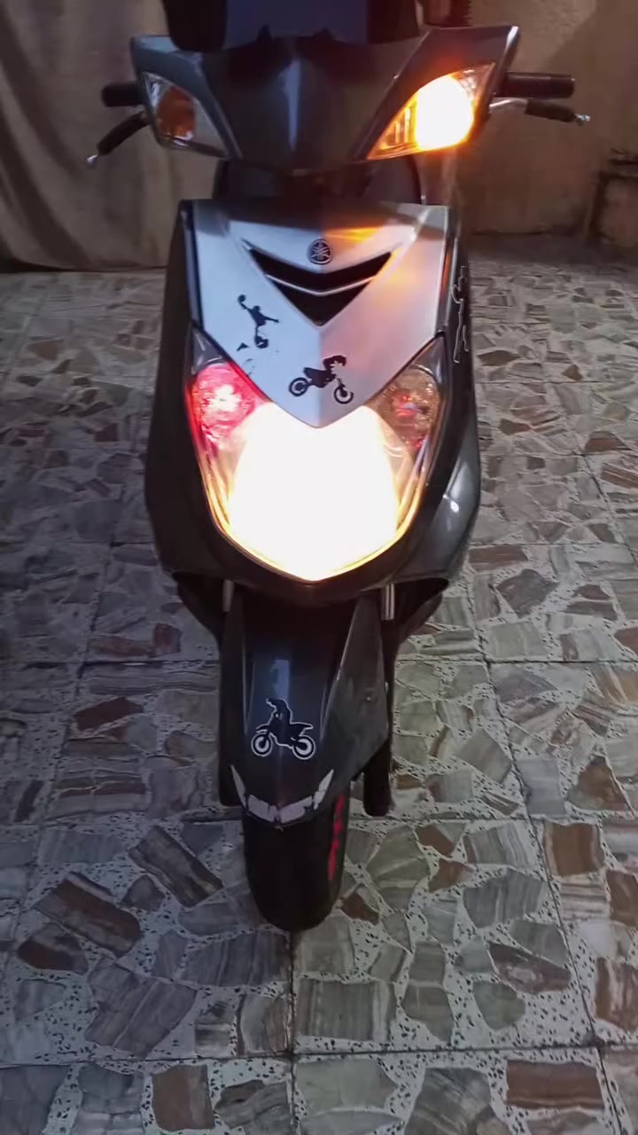 سلام عليكم شباب دراجه سكنس فحل نوزل خطين ستان كهربائي دراجه نضيفه مال بيت تايرات جدد شلعه ومعدل
عنوان بغداد مدينه الصدر ***********
