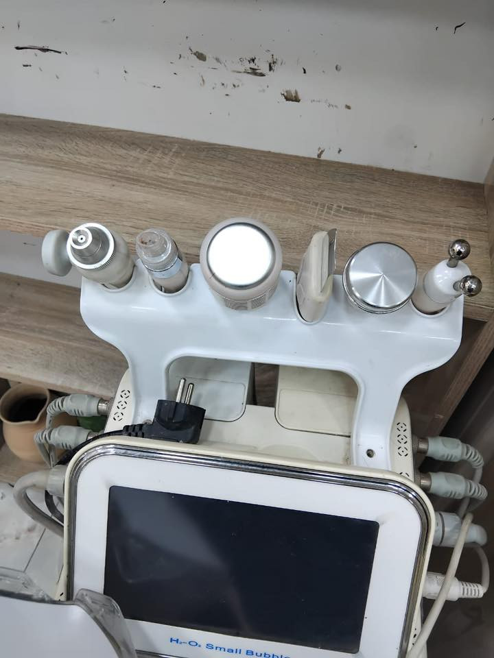 كلشي وسعره مكاني بغداد. القادسية. استعمال قليل الكراسي مصارلهن 4اشهور***********
