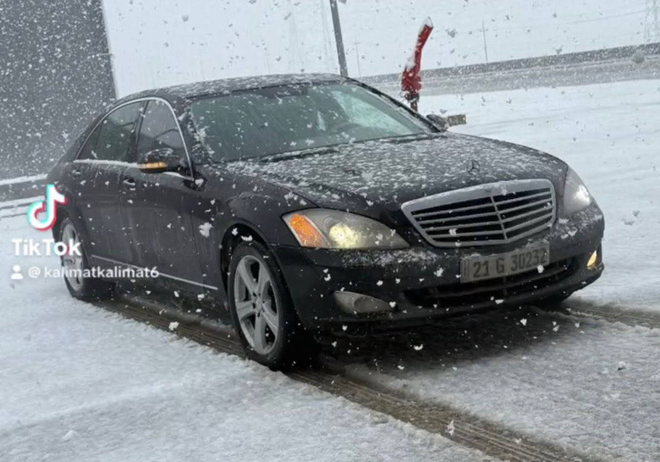 مارسدس s550  v8 رقم سليمانيه جاهزه من كل النواحي تبريد جوبلسات صدر تخم تاير كله جديد تحويل ثاني يوم مضال بالسنويه  العنوان بغداد الجديده السعر 185 الهاتف ***********
