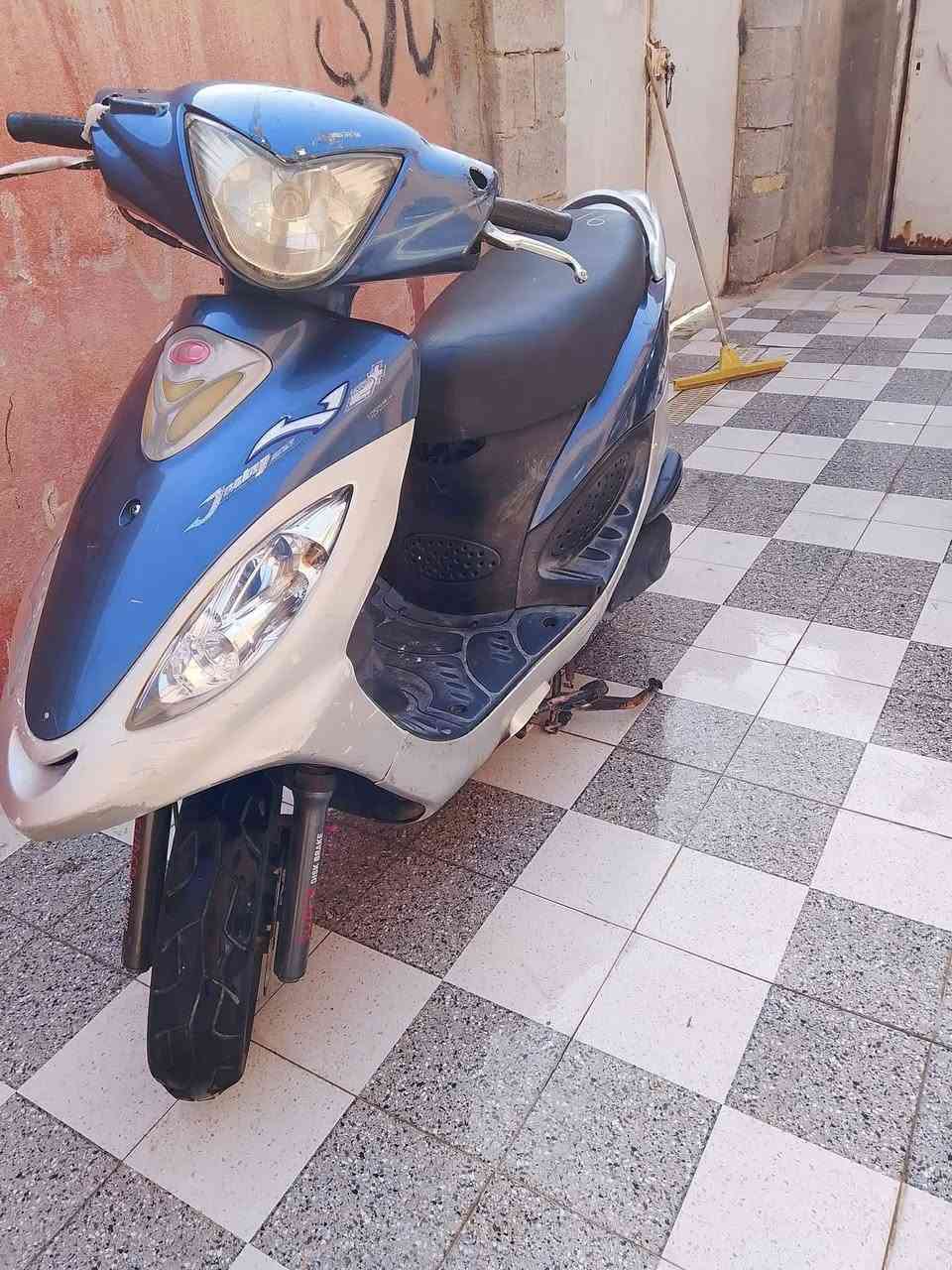 سلام عليكم كامكو v2موديل 14محرك 150جاهزه ونضيفه مابيه اي  نقص السعر خاص مكاني رفاعي  الاتصال
***********
