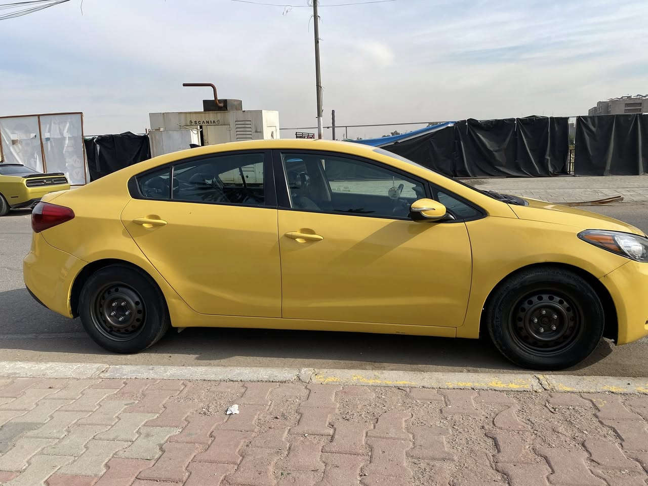 السلام عليكم
كيا فورتي 2015 
رقم بغداد الجديد
السياره وارد امريكي ليبل واحد
حادثه قبق جنطه مبدل
بيها معجون باب الصدر وجامرلغ الامامي بدون تبديل
او بيها معجون باب الخلفي خلف السايق بدون تبديل
سنويه لحد 2027
مكينه دوش 1800 كير تبريد خير من لله 
تخم تاير دوشمه تحكم ستيرن شاشه لمس 
انتبه ممتواجد ع فيس 
رقم تليفون ***********
مكان السياره بغداد
السعر 108 
او بيها مجال قليل
