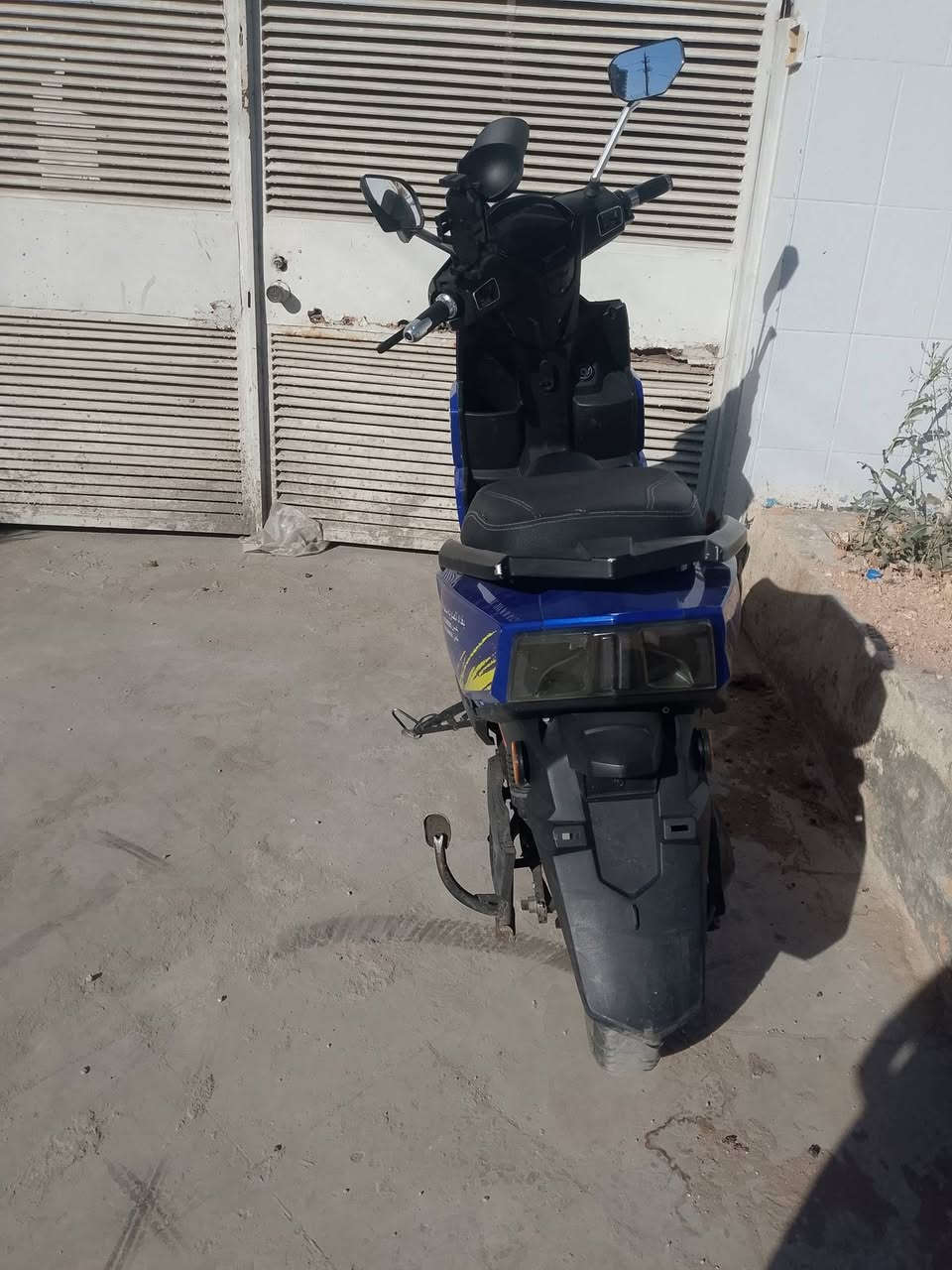 دراجة سكنس ماتركس بطارية ٣٢ امبير مع العلم بطاريات جدد قبل شهر بدلت مع كارت ضمان للبطارية سعرهن ٢٠٠ الف  والعقل ٤٥ امبير  محور رياضي  ملف ١٨٠٠ والعقل ١٥٠٠ واط دراجة مرتبة وتسمي مسافات واربع سرع قيم بما يرضي الله وأخذ 
***********
