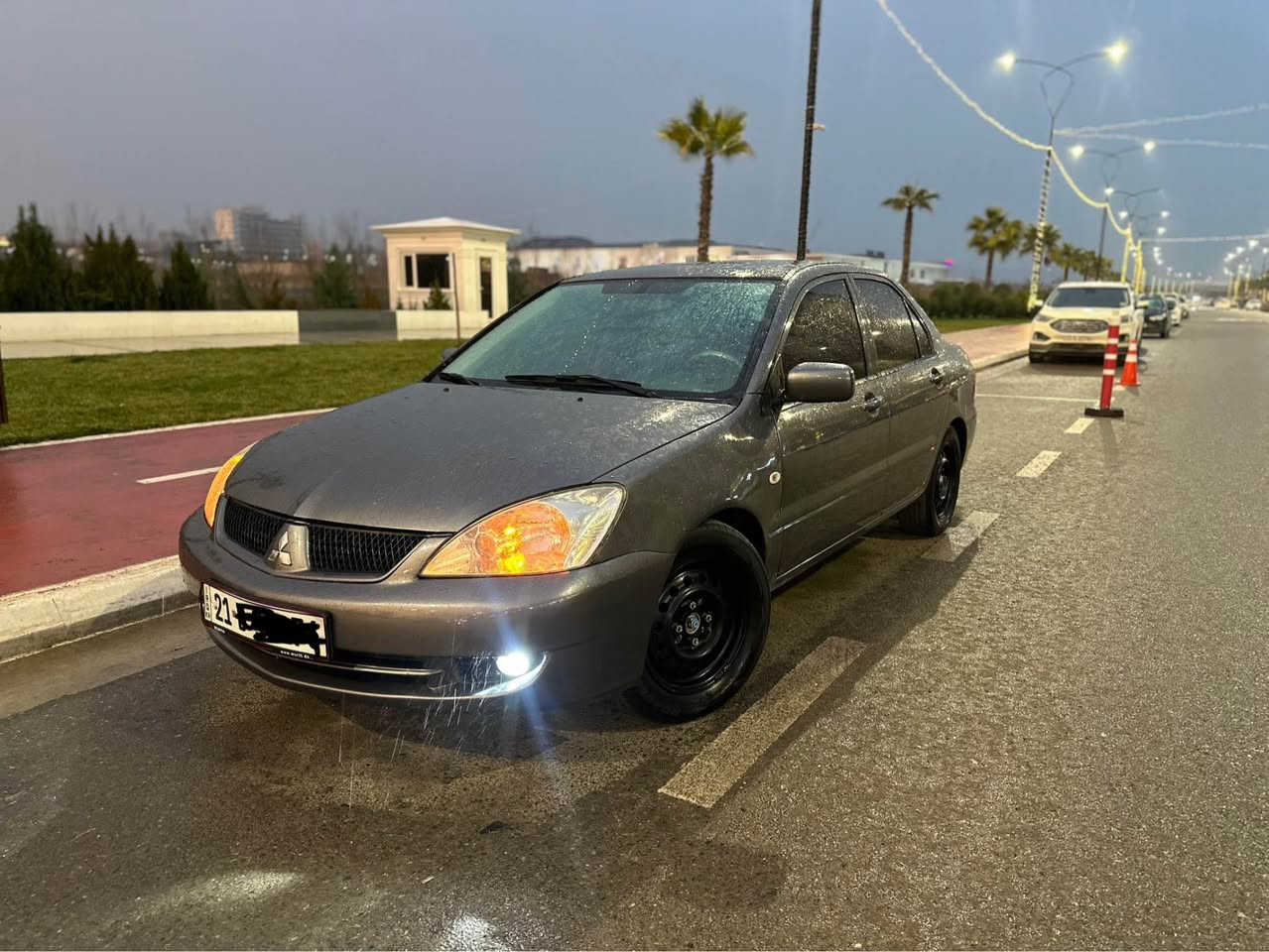 لانسر موديل 2009.          مه كينه گه وره       گير توماتيك. ناو زه رد        ناو فورميكا
بلاجكتور   ويل كه ب كوشن سياحي  جه كمه جه 
زور جوانه بي مه سره ف تازه بوياغي كوره كراوه 
سه نه وي تازه تا 2029
گيرو مه كينه و ته بريد به شه رت 
تحويل براؤه غه رامه به شه رت
تايه و ويلي لوك 
سه يه ره كه بي مه سره فه مالي دوسته 
سعر76مه عمه له يه كي كه م 
ز. م ***********
*********** السليمانية, العراق
