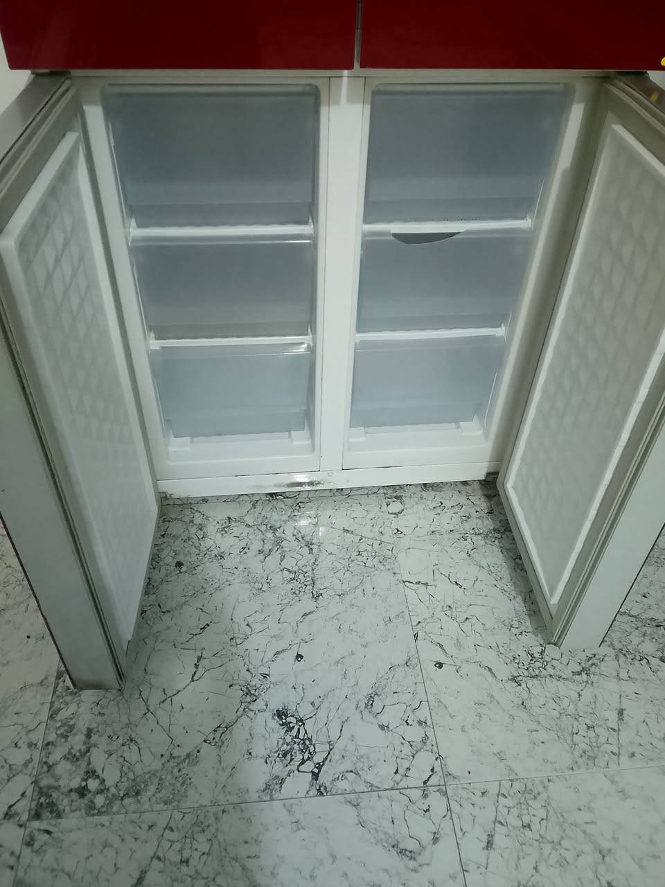 ثلاجه للبيع حجم كبير 290لتر تبريد فول فقط مبدل ماطور اصلي اتصال *********** مكان كوت الشهداء 375بيه مجال بسيط
