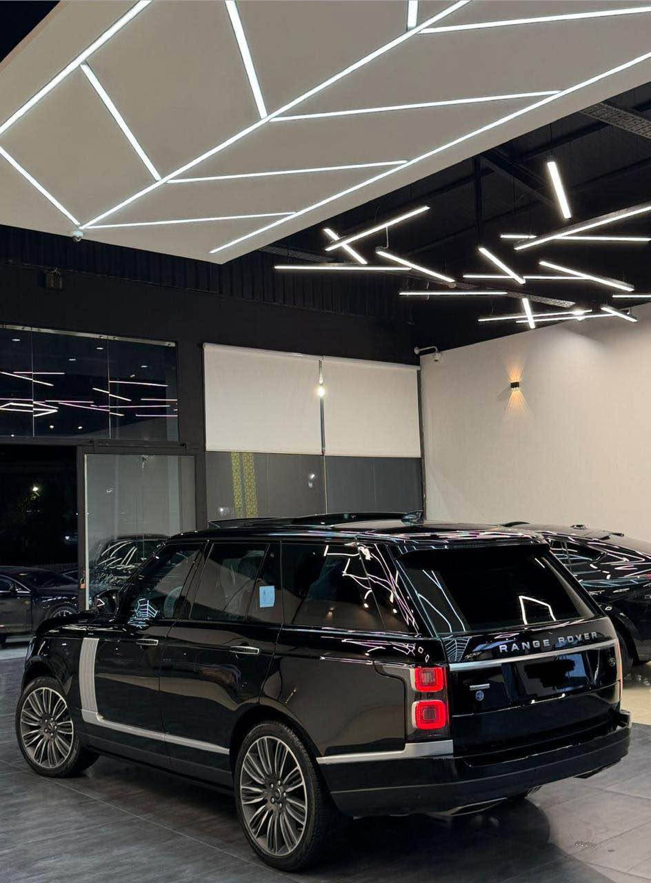Range rover voge 2020 autobiography 
***********
***********
* دبل (4×4)
* پانۆراما
* دەرگای شفط
* سندوقی کارەبایی 
*حساس 360
* کورسی چەرم، کارەبایی و مێمۆری
* کورسی پێشەوە و دواوە سارد و گەرم
* ماساج بۆ کورسییەکانی پێشەوە
* کلایمەتی 4 ناوچە (سارد و گەرم)
* دەنگی Meridian
* ڕووناکی ناوخۆ (Ambient Light)
* سیستەمی پاراستنی هێڵ
* سیستەمی خاڵی کوێر (Blind Spot)
* ئاوێنەی کارەبایی داخراوە
* سسپێنشنی هەوا (Air Suspension) بۆ بەرز ڕێگاکان گونجاوە أربيل, العراق
