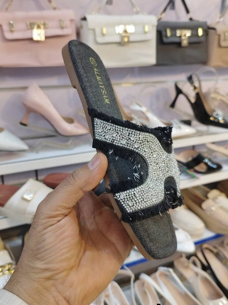 معرض الرواق يقدم لكم كل ما هو مميز 🔥👇🏻

#شحاطة_هرمز_نسائي_كوالتي_عالي_

#السعر__5__الف

 شحاطة هرمز  طبي  كوالتي عالي ♥️

 شحاطة هرمز نسائي كوالتي عالي مميز وأنيق
القياسات 37-38-39-40-41

للحجز_وللاستفسار_مراسلة_البيج_او_واتساب
*********** 📞
*********** 📞

#توجد_خدمة_توصيل

#العنوان_كوت_شارع_الهوره_مجمع_الروان
#ليس_لدينا_فرع_اخر

كوت عناية_بالبشرة اكسبلور الرواق دهل اوران, واسط
