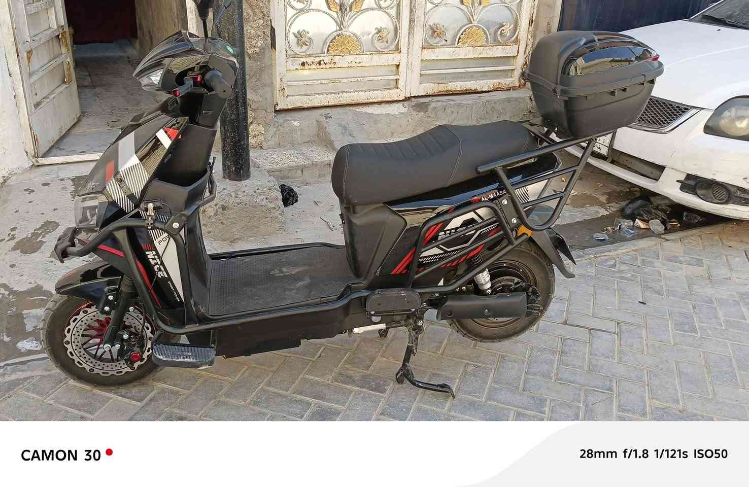 السلام عليكم دراجه شحن 🔋⚡ 
6 بطاريات كهربايات كله شغال 
مال رمبه  صاري 10 من مشتريه من معرض 
*********** واتساب 
بغداد مدينه الصدر 
السعر مليون 150 بيه مجال
