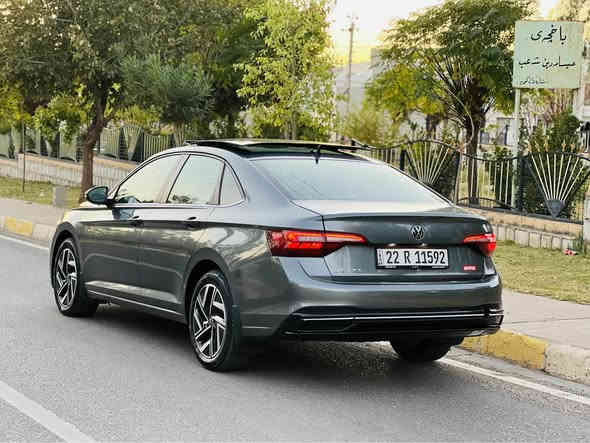 Jetta 2022 SEL Premium 
مەکینە 1.5 تۆربۆ
کلین تایتڵ بێ پارچە تەنها کەمەک تەعدیل
بێ ئەیرباگ بێ ناوگرتن
ویل کڕۆم
دەشبول ئەلکترۆنی
Wireless Apple CarPlay
Wireless Android Auto
Wireless Charging 
ئۆتۆ هۆڵد
پانۆراما
بەسمە
شەغال
کوشن کارەبایی و خەزن
کوشن جلد
کوشن سارد و گەرم
ڕادار
خەتی جادە
یاریدەدەری پێشەوە و برێک ئۆتۆماتیک
حەساسی باران
کڕوز کۆنتڕۆڵ (تحدید سرعة)
کامێرای دواوە
سەماعە beats audio
ناو ١٠ ڕەنگ
سێ مۆدی لێخوڕین (Eco
***********, Normal, Sport) كويسينجاك
