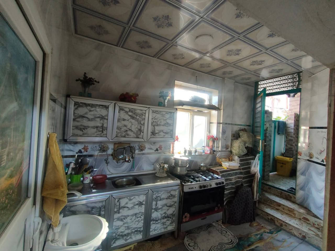 للبيع
بيت للبيع  في كربلاء المقدسه حي الهادي (الجاير) المساحه 100م مربع طابقين يحتوي على ثلاث غرف وصاله ومطبخ واستقبال وصحيات عدد 2  يبعد عن الامام الحسين ع واحد كيلو متر للاستفسار ***********
