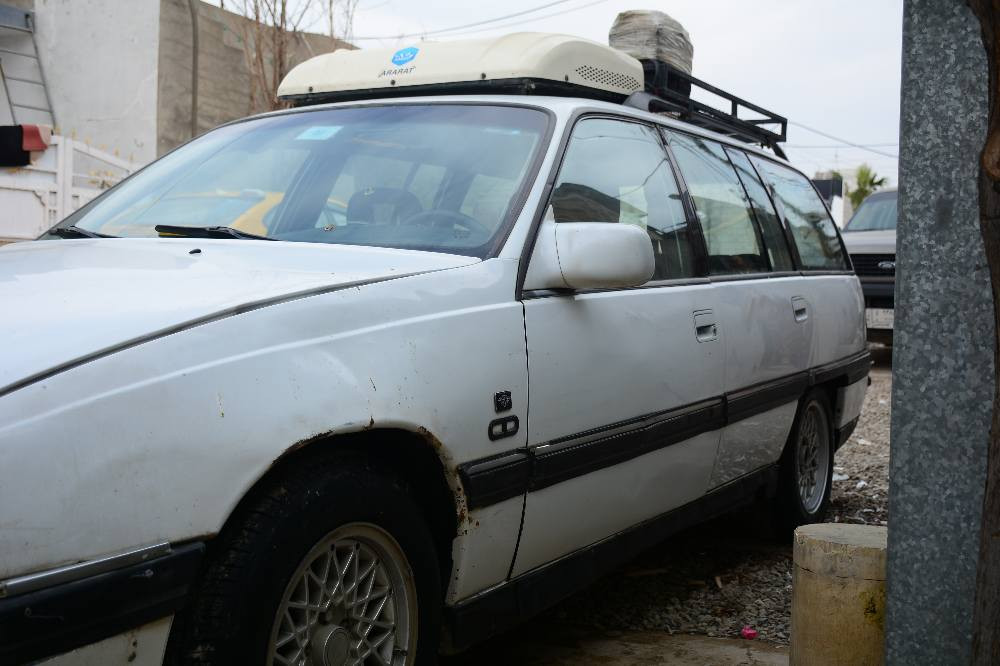 ئۆپڵی ئۆمیگای ستەیشن 
بە شەرتی گێڕو مەکینە ی ئەوروپی 
ئایر فلۆو کارەبایێات و گێچوو هەموو شتێکی بە شەرت 
تاقمێک تایەو ویلی لۆک 
پێشو دوای تازە داگیراوە بێ تەقەو ڕەقە 
سپلیتێکی دەبڵ بەڕاتی لۆکی لە سەرە 
تەبرێد ساردوو گەرم بە شەرت 
سەرفوو بوخارو نیە 
رۆنو ئاوی مەزبوتەو قەترە لێچونی نیە 
ئارمی پلاستیکی سلێمانیە و سەنەویشی لەگەڵە 
سەیارەکە ناڵی دۆستەو بێ مەسرەفەو هیچ عەیبوو عارێکی نیە 
لە سلێمانیم *********** السليمانية, العراق
