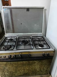 طباخ كريازي كله شغال سعره 150 و مكتب هوه و الكرسي مالته سعر 50 مكاني ب...