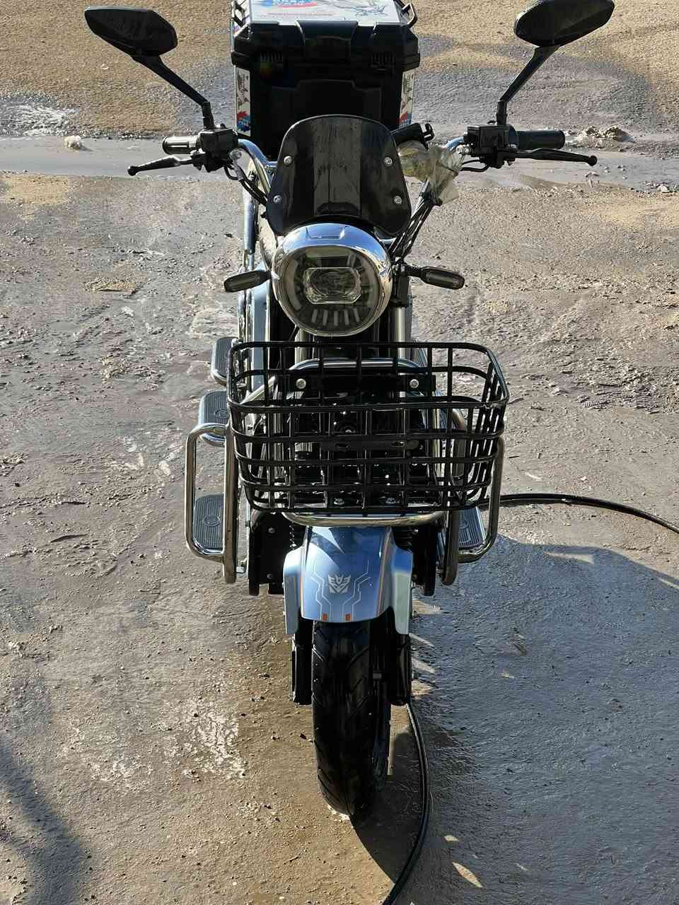 السلام عليكم
دراجة شحن جبلي ٢٠٢٥
٧ بطاريات مسطره 
الملف ٣٨٠٠
٤ سرعات 
مدة الاستخدام ٥ اشهر 
بطاريات مافاحصهن بس شحنه يخبل
بيه شلعه حلوه 
سرعته 99
لايتات نشرات ديجي مرتب
 ستاند ابو الكيبل
ماطور مرتب وعلى ايدي نظيف جداً
اخذته بمليون نقد 
سعره ٨٥٠ وبيه مجال للشراي 
متواجد اتصال وواتس ومكانه الفلوجه حي الشهداء 
***********
