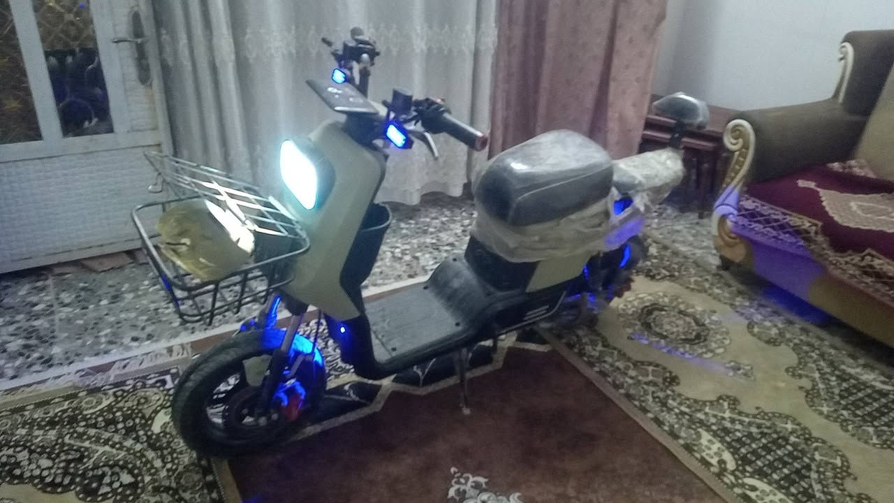 دراجه شحن جديده ستخدام شهرين بس يحتاجله تاير ويل خلفي دراجه كلشي شغال لكهرباياته كله شغاله يعني جديده عله لفحص لسعر 350مجال بسيط عنوان لنتصار قرب حماد شهاب لاستفسار ***********
