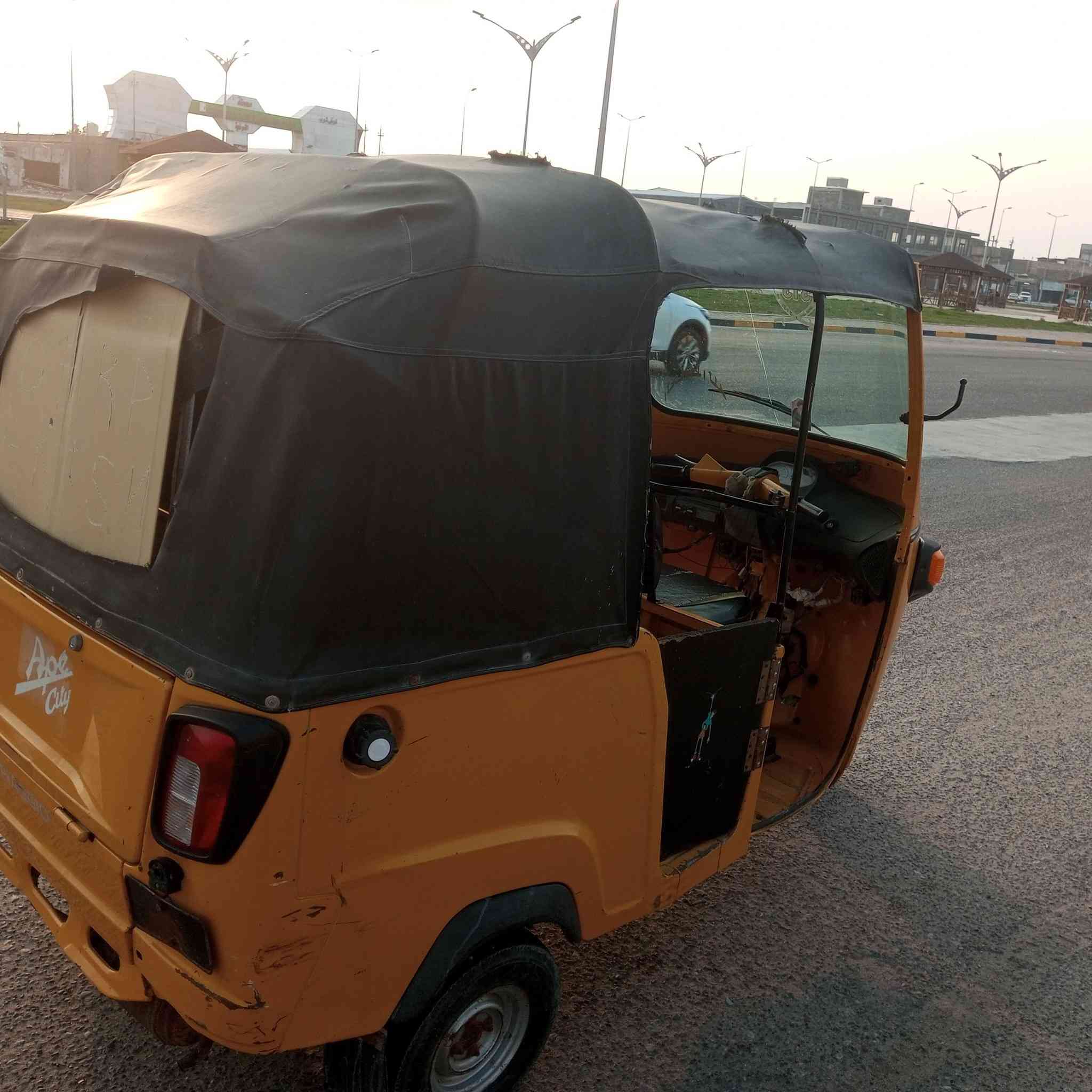 السلام عليكم تكتك بياجوو للبيع مديل 19 اوراق مكينه مفتوحة السعر مليونين ونص وبيهه مجال العنوان البصره الهارثه ***********
