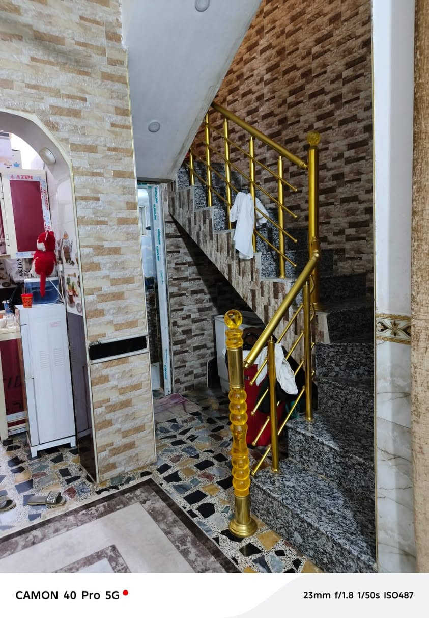 للبيع بيت 100متر طابقين درجه اول ابو رمانه نهايت شارع طاقه ثلاث غرف نوم صحيات فوك وجه بيت سعر تصل وتدلل مطلوب سكان الي يريد هم يحولهن علي لاستفسار ع رقم ***********
