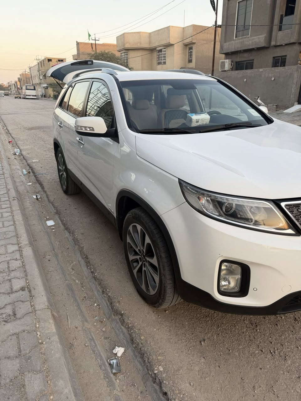 السلام عليكم ورحمة الله سورنتو ١٥ مكفوله كفاله  رقم قادسيه محرك ما مفتوح ماشيه ١٤٩ الف سياره جديده متواجده بل سماوه رقم قادسيه السعر 178 ***********
