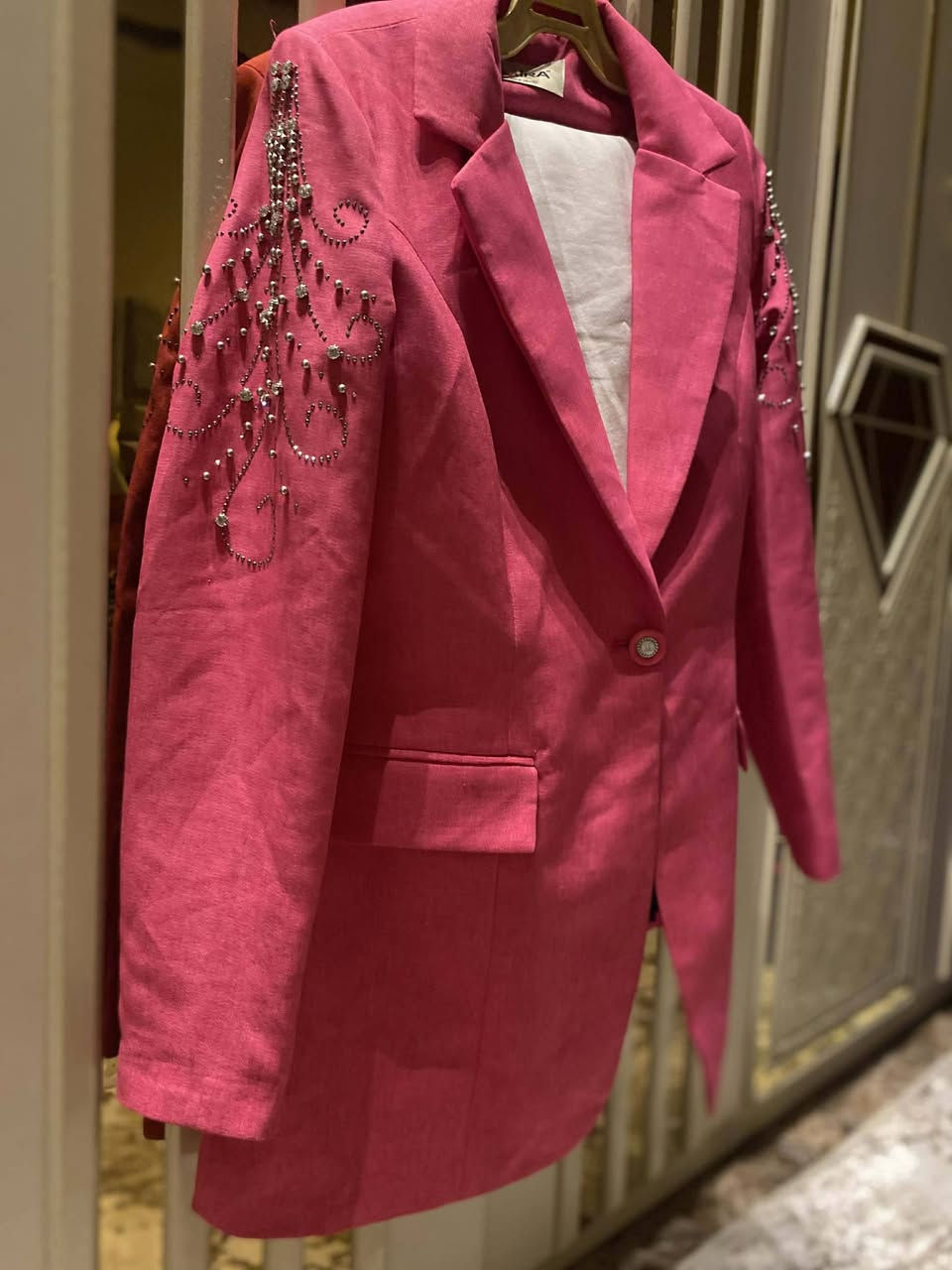 تشكيلة عدة ملابس للبيع اسعار مناسبة متوفر توصيل


**إذا كنت صاحب هذا الإعلان وتريد حذفه لأي سبب، رجاءا أرسل رسالة إلى الدعم الفني**