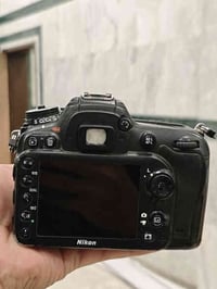 كامره نيكون 7100 ملحقاته  بدي  عدسه 18.105 الاصلية شاحنه  بطارية  حزام...