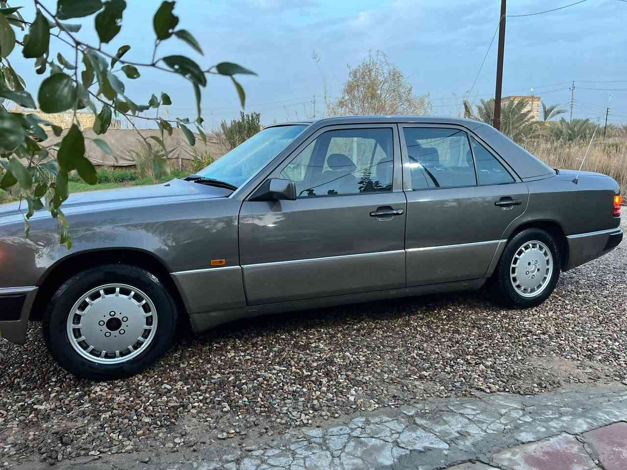 سلام عليكم مارسدس دب موديل ٩٣قواعد دبل شركه منضومه تبريد توني شادهه سنويه جديده بسمنه سياره مصبوغة عام بدون ضربه مكينه وكير٣٠٠جدد مكاني ناصرية مركز‏‪***********‬‏السعر ٧٨
