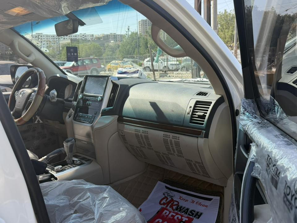 السلام عليكم 
لاندكروز 2018 للبيع
محرك V6  
السياره مكفولة كفالة عامه من كلشي 
ماشيه 71 الف
رقم السياره : اربيل سنوية بااسمي 

سعرها 525 ورقه وبيها مجال
مكان السياره بغداد السيدية 
رقم الهاتف :***********
