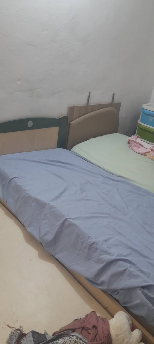 غرفه شبابية سريرين هي ٥ قطع
تخم ١٠ نفرات مكان بعقوبة قرب سايلو 
السعر كلهن ب ٢٥٠ مستعجل ع بيعتهن 
***********
يوجد توصيل بأجرة
