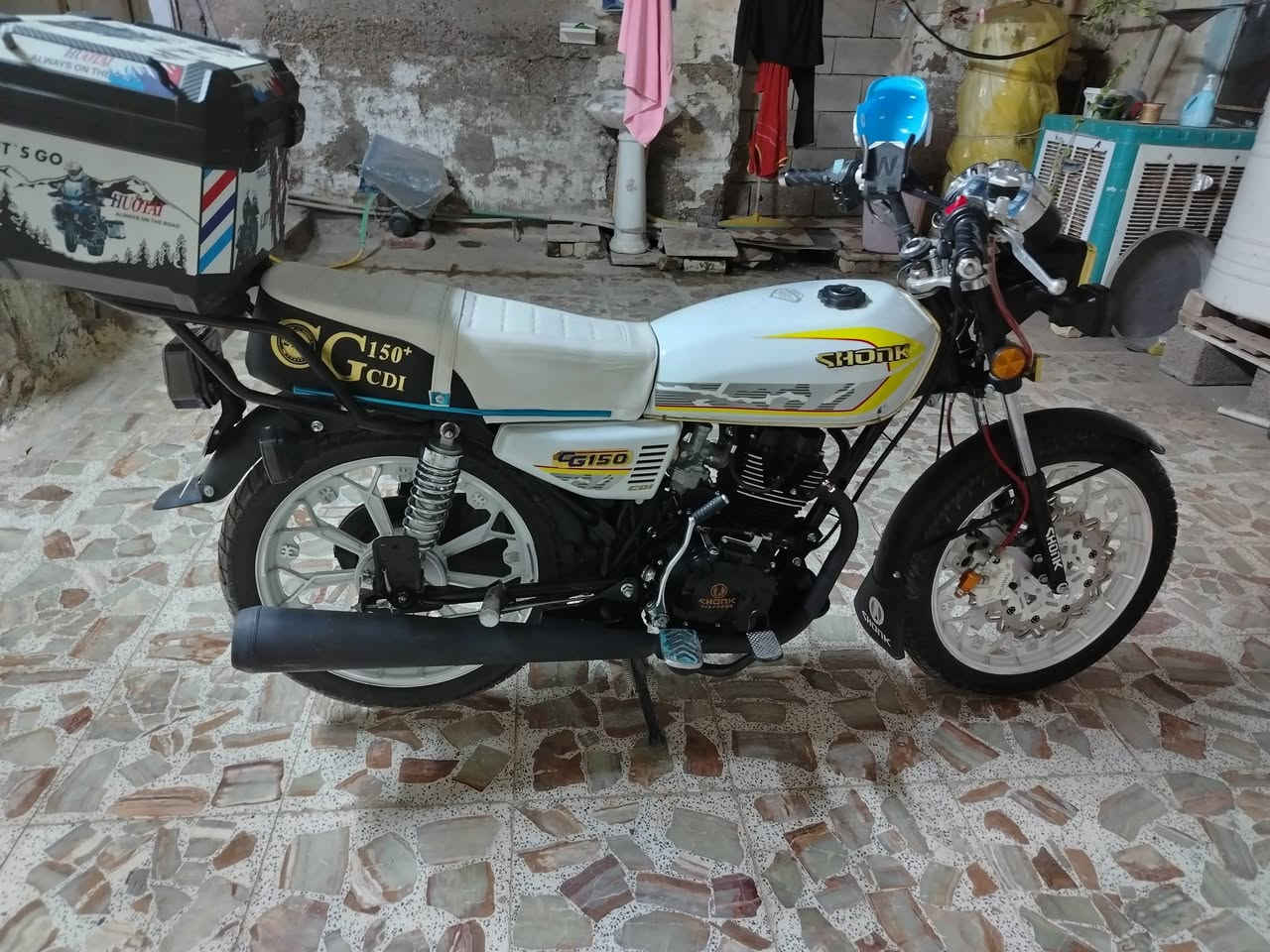 السلام عليكم من رخصه الادمن مكلف بلنشر دراجه سونك موديل 25 شهر 12 دراجه زيرو قطعتين بل عماره ام الشاشه الي تعرض فيديو دراجه جاهزه مجهزه كامله من الطول للطول  ماشيه قليل كلش  بعد احله من الصور اورق سكنر وكليها مقابل المنتزه   السعر 900 قفل رقم راعيها ***********
