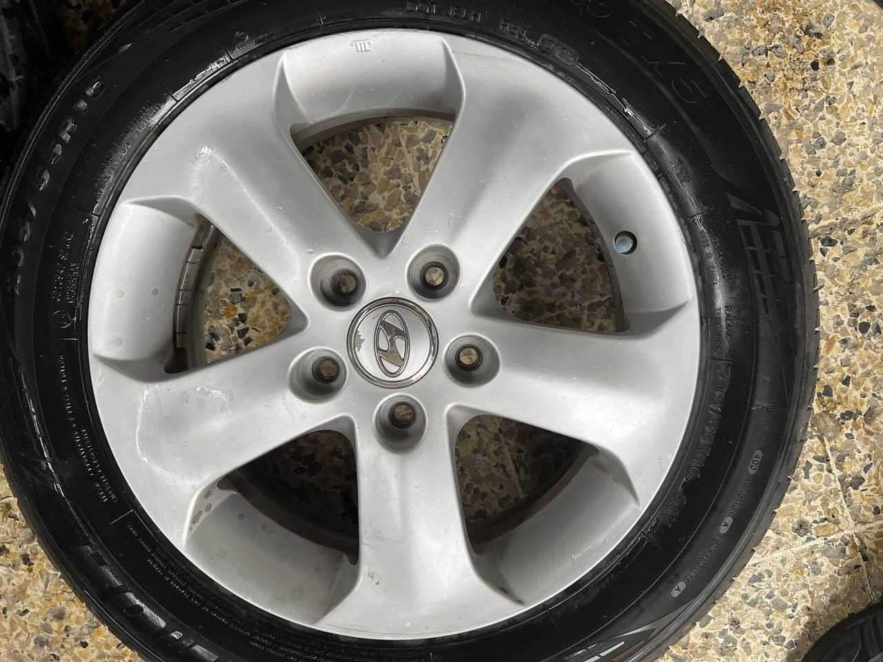 للبيع
تخم ويل كب وتاير الاصلي افانتي النترا حجم ١٦
السعر ٤٠٠بي مجال 
مكان موصل ايسر


**إذا كنت صاحب هذا الإعلان وتريد حذفه لأي سبب، رجاءا أرسل رسالة إلى الدعم الفني**