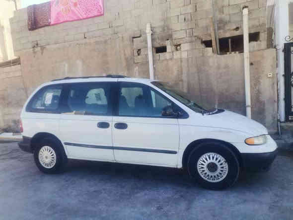 للبيع سياره دوج كرفان موديل 2000  سنويه لحد 28شرط تحويل بي كوبون   سعره 43 بي مجال رقم موبيل ***********
