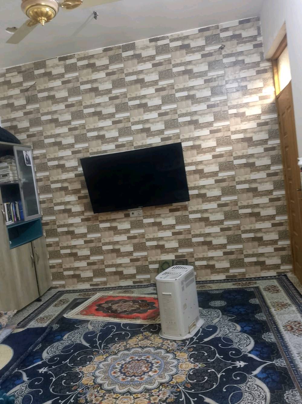 بيت للبيع او مراوس 
مساحه 100 متر  زراعي سند 117مربع طابق ونص 
العنوان الشعب المربع الي بصف حي المهندسين فتحه ملعب سانسيرو قريب عل شارع 
للاستفسار الاتصال على الرقم او واتساب ***********