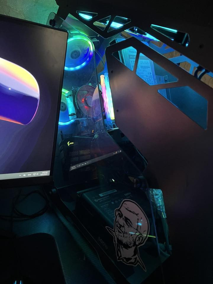 السلام عليكم
CPU : R(5)4300 + cooler  fan
RGB

GPU :اركير RTX 1660 extreme Edition 12GB 
RGB

RAM : 16gb 2x8 3200HZ RGB

M.B : msi Z390 gaming plus

P.S : 500W RGB

HARD : 1tb + 256 SSD Kingston  

CASE : Sama

السعر (700) مع شاشه سامسونك 90هرتز وملحقات لبيسي كامله ارجيبي 

للاستفسار ***********
مكاني بغداد
